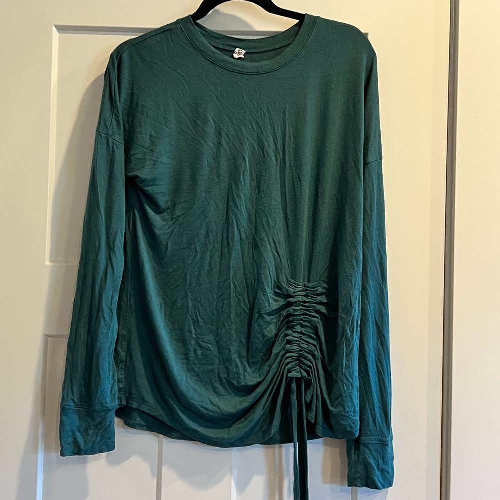 FINAL SALE: ALL offers accepted - ends 4/1
Glider lounge long sleeve top